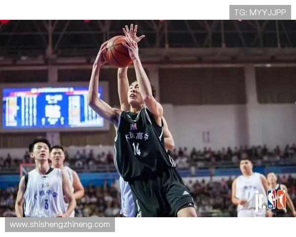 广州篮球队在篮球团队协作排行榜中荣获第八名展现出色团队精神与默契配合